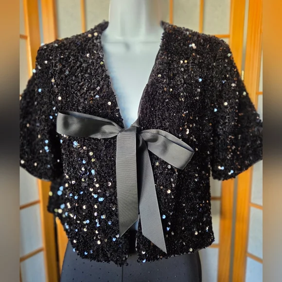 NWT WOMENS H&M BLACK SEQUINS & FRONT BOW CROPPED SHORT SLEEVE EVENING TOP SMALL - Picture 1 of 8